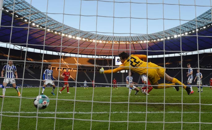 Football, Men, 1 Bundesliga, Season 2020 21, 22 Matchday , Hertha BSC RB Leipzig, Willi Orban RB Leipzig scores the goal to 0 3 against goalkeeper Rune Jarstein Hertha BSC , 21 02 2021, Copyright: xMatthiasxKochx