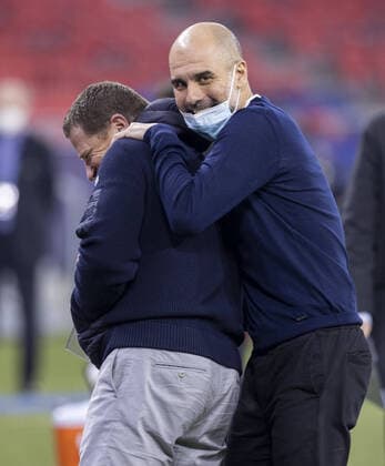 Manager Max Eberl BMG and coach Pep Guardiola City greet each other warmly Borussia Mönchengladbach Manchester City Budapest, 24 02 2021, Football Champions League, 2020 season 21 Photo Moritz Müller.