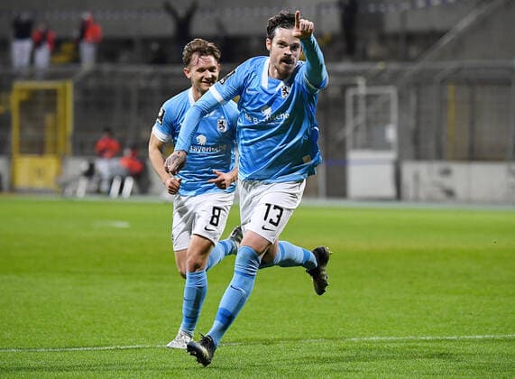 26 02 2021, xemx, Football 3 Liga, TSV 1860 Muenchen Svpgg Unterhaching emspor, v l Dennis Erdmann TSV 1860 Muenchen celebrate the goal, The goal celebration to 1 0 DFL DFB REGULATIONS PROHIBIT ANY USE OF PHOTOGRAPHS as IMAGE SEQUENCES and or QUASI VIDEO Muenchen