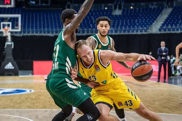 Basketball Berlin 26 02 2021 Season 2020 2021 Euroleague Regular Season Alba Berlin Panathinaikos Athens Luke Sikma Alba Berlin, No 43 Howard Sant Roos Panathinaikos, No 74