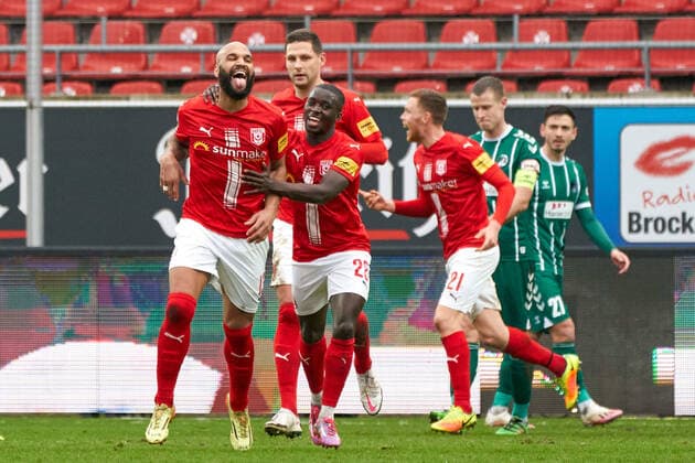 Hallescher FC VfB Luebeck, Football, 3 Liga, 2020 2021, 26 Matchday, 27 02 2021, v li Terrence Boyd HFC, 13 is celebrated after his goal to 1 0 DFL REGULATES PROHIBIT ANY USE OF PHOTOGRAPHS AS IMAGE SEQUENCES AND OR QUASI VIDEO, Hallescher FC VfB Luebeck, Football, 3 Liga, 2020 2021, 26 Matchday, 27 02 2021 Halle Copyright: xSchulz Eibner-Pressefotox ep_eer