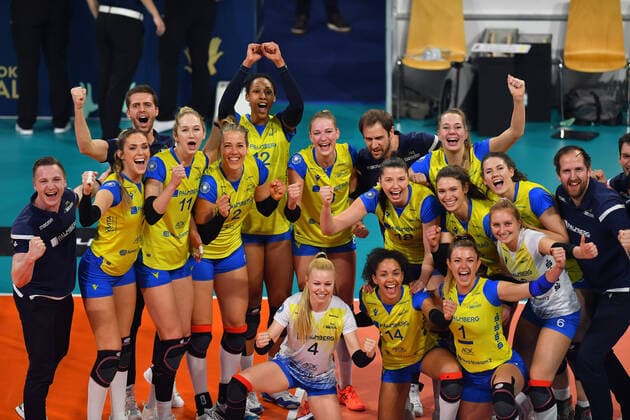 DVV Cup SSC Palmberg Schwerin vs SC Potsdam 28 02 21 DVV Cup, Volleyball, Women, Season 2020 21, Final, SC Potsdam in red and white , vs SSC Palmberg Schwerin in yellow and blue , Cheering after the match point, Schwerin new cup winner, Copyright: xBEAUTIFULxSPORTS TomxBlochx
