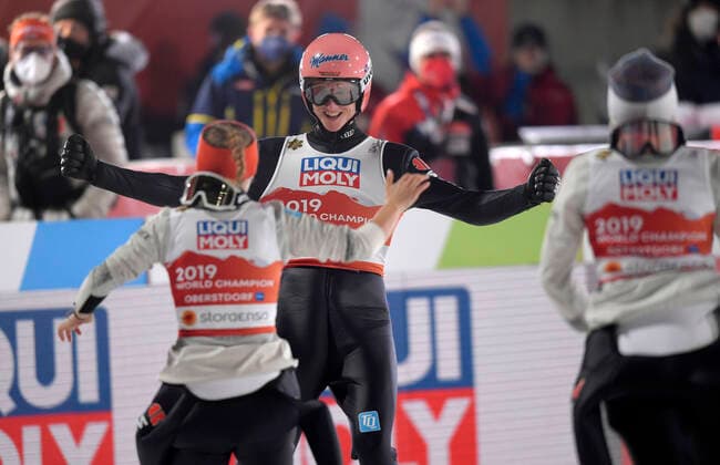28 02 2021, Nordic Ski World Championships Oberstdorf 2021, Oberstdorf im Allgäu, Ski Jumping Mixed, Karl Geiger GER cheers with Katharina Althaus GER