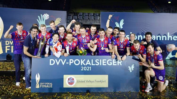Germany Mannheim 28 02 2021 Volleyball Baden Württemberg DVV Cup Final Men Season 2020 2021 Netzhoppers Königs Wusterhausen Bestensee black United Volleys Frankfurt red blue v l Cup Winner United Volleys Frankfurt 2021 Sport Netzhoppers KW Bestensee United Volleys Frankfurt