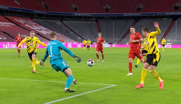 06 03 2021, Football 1 Bundesliga FC Bayern Dortmund 06 03 2021, Football 1 Bundesliga 2020 2021, Matchday 24, FC Bayern Munich Borussia Dortmund, at Allianz Arena Munich Thorgan Hazard r , Borussia Dortmund prepares the goal to 0 2 by Erling Haaland li , Borussia Dortmund Photo Bernd Feil M i S Pool For journalistic use only DFL regulations prohibit any use of photographs as image sequences and or quasi video National and international NewsAgencies OUT Munich Allianz Arena Bayern Germany. Poolfoto ,EDITORIAL USE ONLY