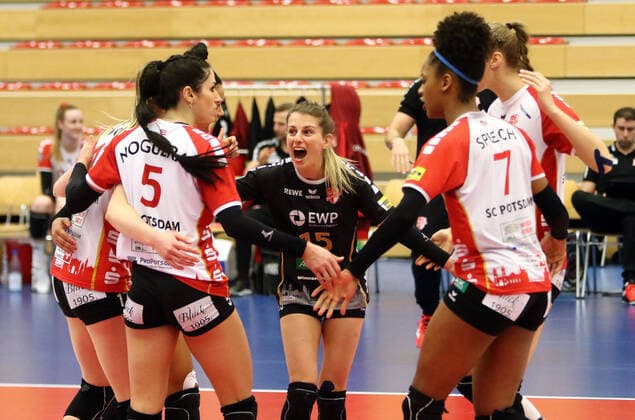 Vilsbiburg, Ballsporthalle, 06 03 21, Volleyballl, 1 Bundesliga Damen, Rote Raben Vilsbiburg vs SC Potsdam, in the picture Potsdams joy after winning the point, in the middle Aleksandra JEGDIC Potsdam SRB , Copyright: HMBxMediax xHeikoxBecker