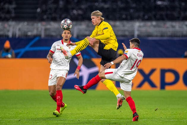 Football Champions League, second leg in the round of 16, Borussia Dortmund FC Sevilla on 09 03 2021 Sevillas Diego Carlos l r , Dortmunds Erling Bride Haaland and Sevillas Marcos Acuna battle for the ball UEFA REGULATES PROHIBIT ANY USE OF PHOTOGRAPHS AS IMAGE SEQUENCES AND OR QUASI VIDEO Copyright: xChristopherxNeundorf Kirchner-Mediax