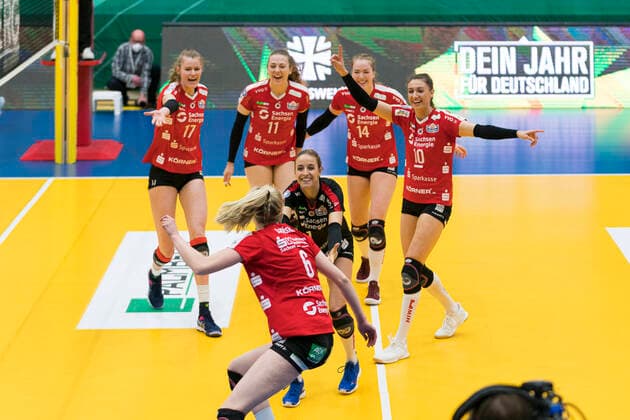 1 Volleyball Bundesliga Women, Schwerin, 11 03 2021 1 Volleyball Bundesliga Women, SSC Palmberg Schwerin vs Dresdner SC, cheering after point win Camilla Weitzel 17 Dresdner SC , Maja Storck 11 Dresdner SC , Jenna Gray 14 Dresdner SC , Lena Stigrot 10 Dresdner SC , Lenka Dürr 1 Dresdner SC , Jennifer Janiska 6 Dresdner SC Copyright: xBEAUTIFULxSPORTS Mohwinkelx