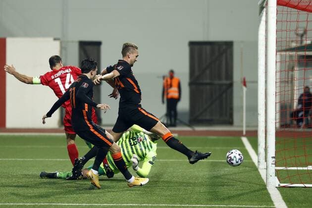 GIBRALTAR lr Roy Chipolina of Gibraltar, Steven Berghuis of Holland, Luuk de Jong of Holland scores the 0 2 in the World Cup qualifying match between Gibraltar and the Netherlands at the Victoria Stadium on March 30, 2021 in Gibraltar, Gibraltar ANP KOEN VAN WEEL FIFA World Cup 2021 Qualifier 2020 2021 xVIxANPxSportx xxANPxIVx 429722530