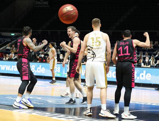 Löwen Braunschweig vs Bonn, BBL Braunschweig, 31 03 2021, BASKETBALL easyCredit BBL Basketball Bundesliga, Löwen Braunschweig vs Telekom Baskets Bonn, season 2020 21 final cheer Bonn Braunschweig