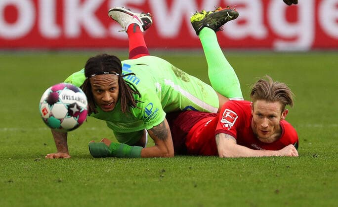 VfL vs Köln, 1 BL Wolfsburg, 03 04 2021, FOOTBALL VfL Wolfsburg vs 1 FC Köln, 1 BL, season 2020 21, Volkswagen Arena picture shows Kevin Mbabu VfL Wolfsburg , Florian Kainz 1 FC Köln Wolfsburg