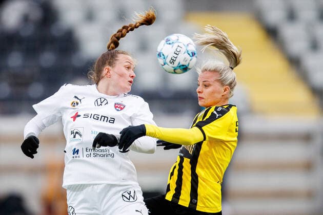 210404 Rosengards Stefanie Sanders and Häckens Lotta Ökvist during the football match in the Swedish Cup between Häcken and FC Rosengard on April 4, 2021 in Gothenburg,  Copyright: NICKLASxELMRIN BB210404NE027