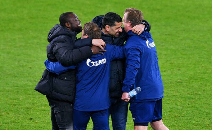 1 BUNDESLIGA FC SCHALKE 04 FC AUGSBURG final cheer head coach Dimitios Grammozis S04 , team manager Gerald Asamoah S04 and co-coach Mike Büskens S04 jubilation, joy, action 11 04 2021, Football GER, season 20 21, 1 Bundesliga, 28 Spieltag, FC Schalke 04 blue FC Augsburg red 1 0, Foto Uwe Kraft Pool DFL regulations prohibit any use of photographs as image sequences and or quasi video EDITORIAL USE ONLY Gelsenkirchen NRW Deutschland Poolfoto Uwe Kraft ,EDITORIAL USE ONLY