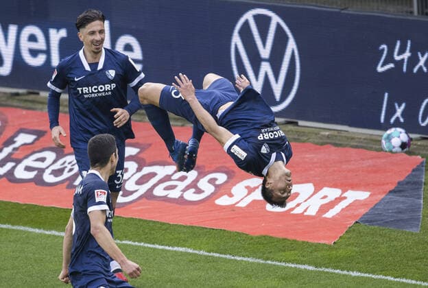 Goal celebration Robert Tesche Bochum makes a somersault VfL Bochum Hannover 96 18 04 2021, Football 2 Bundesliga, season 2020 21 Photo Moritz Müller