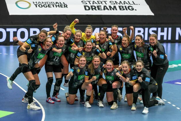 Deutsche Frauen Handballnationalmannschaft Germany women s national handball team jubilation, GER, Handball WM 2021 Spain Play offs Germany vs Portugal, Play offs World Cup Spain 2021 Women s Handball Germany GER vs Portugal POR , WESTPRESS Arena Hamm, 20 04 2021 Germany hosted Portugal this evening at the WESTPRESS Arena Hamm, in a game counting for the first leg of the play off access to the Women s World Handball Championship Spain 2021 , GER, Handball WM 2021 Spain Play offs Germany vs Portugal, Play offs World Cup Spain 2021 Women s Handball Germany GER vs Portugal POR , WESTPRESS Arena Hamm, 20 04 2021 Germany hosted Portugal this evening at the WESTPRESS Arena Hamm, in a game counting for the first leg of the play off access to the Women s World Handball Championship Spain 2021 Hamm Copyright: xEibner-Pressefoto GabrielxBoiax EP_EER