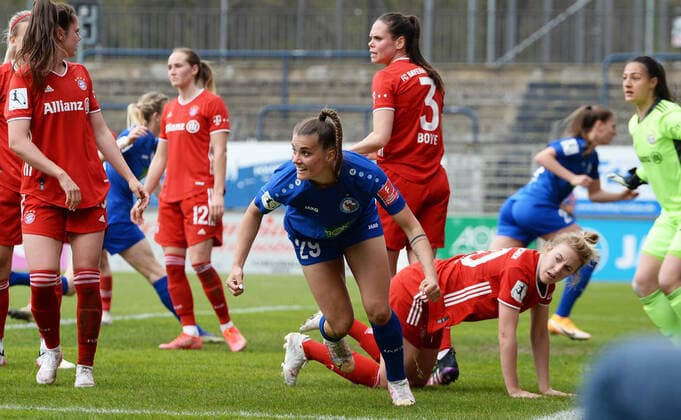 Football, Women, 2020 2021 season, 1 Bundesliga 18 matchday , 1 FFC Turbine Potsdam FC Bayern Munich, Selina Cerci 1 FFC Turbine Potsdam , cheering after goal to 2 3, 21 04 2021, Copyright: xSebastianxRäppoldx xMatthiasxKox