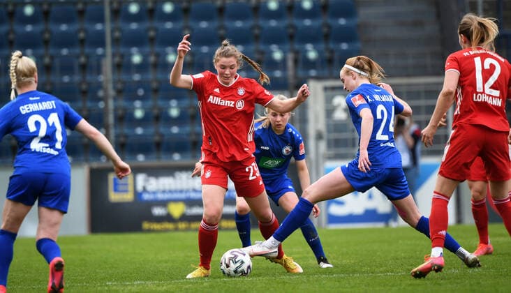 Football, Women, 2020 2021 season, 1 Bundesliga 18 matchday , 1 FFC Turbine Potsdam FC Bayern Munich, v l Karolina Lea Vilhjalmsdottir FC Bayern Munich , Karen Holmgaard 1 FFC Turbine Potsdam , 21 04 2021, Copyright: xSebastianxRäppoldx xMatthiasxKox
