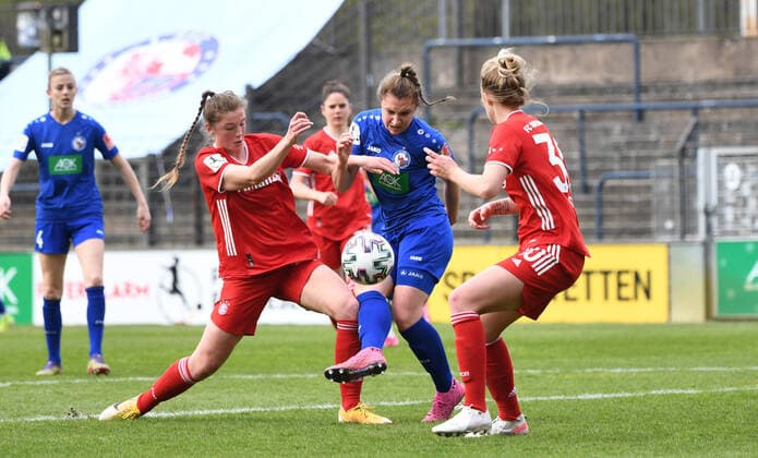 Football, Women, 2020 2021 season, 1 Bundesliga 18 matchday , 1 FFC Turbine Potsdam FC Bayern Munich, v l Karolina Lea Vilhjalmsdottir FC Bayern Munich , Sophie Weidauer 1 FFC Turbine Potsdam , Carolin Simon FC Bayern Munich , 21 04 2021, Copyright: xSebastianxRäppoldx xMatthiasxKox