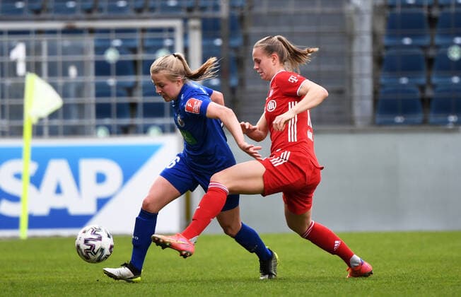 Football, Women, 2020 2021 season, 1 Bundesliga 18 matchday , 1 FFC Turbine Potsdam FC Bayern Munich, v l Luca Maria Graf 1 FFC Turbine Potsdam , Klara Bühl FC Bayern Munich , 21 04 2021, Copyright: xSebastianxRäppoldx xMatthiasxKox