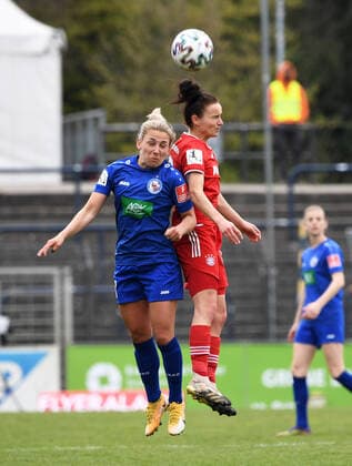 Football, Women, 2020 2021 season, 1 Bundesliga 18 matchday , 1 FFC Turbine Potsdam FC Bayern Munich, v l Gina Chmielinski 1 FFC Turbine Potsdam , Lina Magull FC Bayern Munich , 21 04 2021, Copyright: xSebastianxRäppoldx xMatthiasxKox