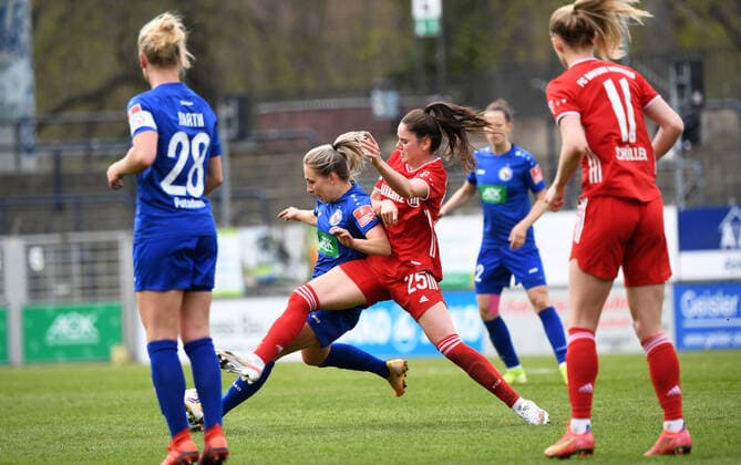 Football, Women, Season 2020 2021, 1 Bundesliga 18 Matchday , 1 FFC Turbine Potsdam FC Bayern Munich, v l Merle Barth 1 FFC Turbine Potsdam , Gina Chmielinski 1 FFC Turbine Potsdam , Sarah Zadrazil FC Bayern Munich , Lea Schüller FC Bayern Munich , 21 04 2021, Copyright: xSebastianxRäppoldx xMatthiasxKox