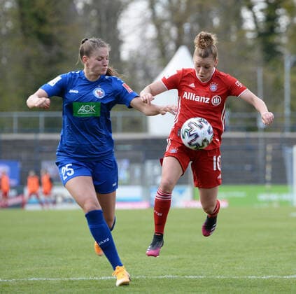 Football, Women, 2020 2021 season, 1 Bundesliga 18 matchday , 1 FFC Turbine Potsdam FC Bayern Munich, v l Melissa Kössler 1 FFC Turbine Potsdam , Linda Dallmann FC Bayern Munich , 21 04 2021, Copyright: xSebastianxRäppoldx xMatthiasxKox