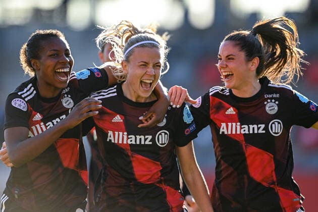 f l Lineth Beerensteyn FC Bayern München, FCB, 6 Hanna Glas FC Bayern München, FCB, 5 Sarah Zadrazil FC Bayern München, FCB, 25 with goal celebration, jubilation, goal celebration, celebrate the goal, goal, celebration, jubilation about the goal to 2 1 by Hanna Glas FC Bayern München, FCB, 5 , optimistic, action, action, 25 04 2021, Munich Germany , football, UEFA Women s Champions League, FC Bayern Munich Chelsea FC, DFB DFL REGULATES PROHIBIT ANY USE OF PHOTOGRAPHS AS IMAGE SEQUENCES AND OR QUASI VIDEO xslx