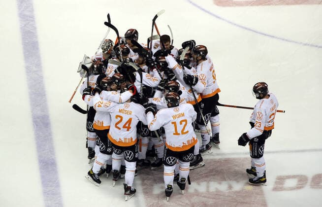 Wolfsburg celebrate 2 3 win jubilant joy emotion jubilation after end of game sports ice hockey play off final 1 game penny DEL season 2020 2021 02 05 2021 EHC Eisbären Berlin EBB vs Grizzlys Wolfsburg WOB