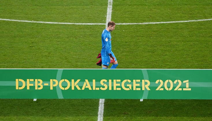 Football, men, 2020 2021 season, 78 DFB Pokal final in Berlin, RB Leipzig Borussia Dortmund, goalkeeper Peter Gulacsi RB Leipzig , disappointment after final whistle, 13 05 2021, Copyright: xMatthiasxKochx