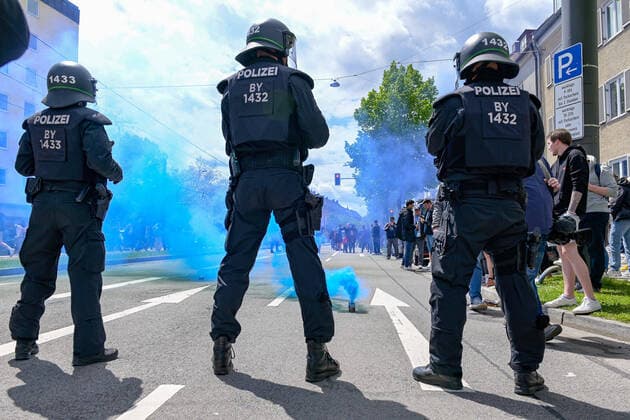 large police contingent at the reception of the team at the stadium many fans stand in line, smoke bombs, Bengalo, Bengalos, fireworks, flare fans, audience, spectators, mood, atmosphere, stadium, 16 05 2021, Munich Germany , Football, 3 Liga, TSV 1860 Munich FC Bayern Munich II, DFB DFL REGULATIONS PROHIBIT ANY USE OF PHOTOGRAPHS AS IMAGE SEQUENCES AND OR QUASI VIDEO xslx