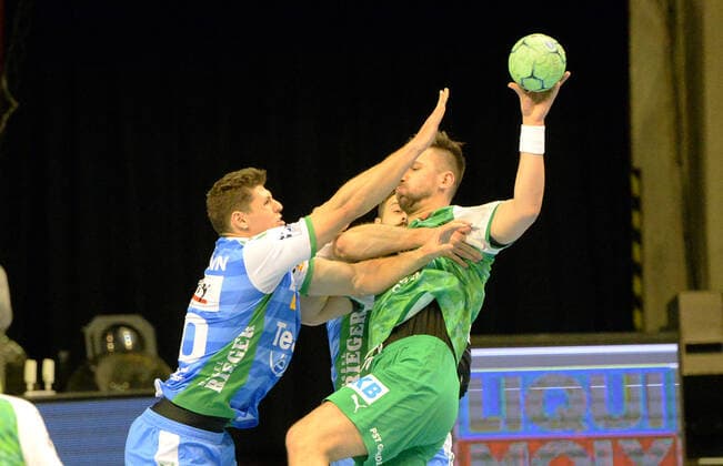 Handball, Men, Season 2020 2021, 1 Bundesliga 15 Matchday , Füchse Berlin FRISCH AUF Göppingen, f l Sebastian Heymann FRISCH AUF Göppingen , Fabian Wiede Füchse Berlin , Tim Kneule FRISCH AUF Göppingen , 16 05 2021, Copyright: xSebastianxRäppoldx xMatthiasxKox