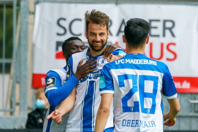 1 FC Magdeburg SpVgg Unterhaching, Football, 3 Liga, 2020 2021, 38 Matchday, 22 05 2021, v li Sirlord Conteh FCM, 17 , Christian Beck FCM, 11 , Raphael Obermair FCM, 28 , Cheering after goal to 1 0 DFL REGULATES PROHIBIT ANY USE OF PHOTOGRAPHS AS IMAGE SEQUENCES AND OR QUASI VIDEO, 1 FC Magdeburg SpVgg Unterhaching, Football, 3 Liga, 2020 2021, 38 Matchday, 22 05 2021, Magdeburg Copyright: xSchulz Eibner-Pressefotox ep_eer