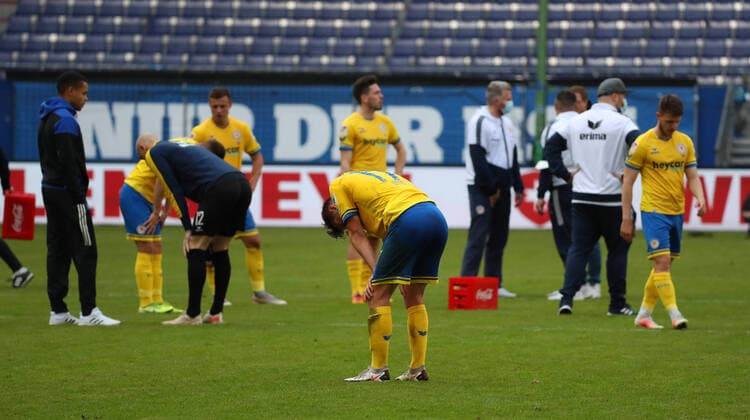 Hamburger SV vs Braunschweig, 2 BL Hamburg, 23 05 2021, FOOTBALL Hamburger SV vs Eintracht Braunschweig, 2 BL, season 2020 21 picture shows end of game, disappointed, sad, dejected, desperate, down, frustrated, disappointment Eintracht Braunschweig is relegated Hamburg