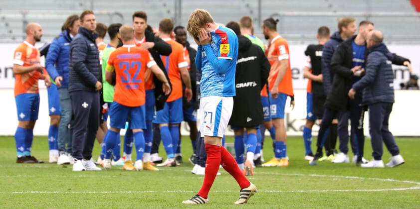 Photo Kieler disappointment after the final whistle, here Finn Porath football 2 league on So 23 05 2021 Holstein Kiel Darmstadt 2 3