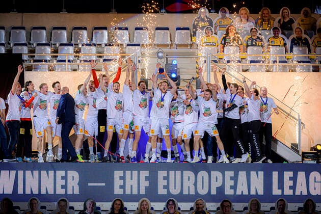 Mannheim, Germany 23 May 2021 EHF European League Men Finals 2021 Final SC Magdbeurg Füchse Berlin Christian O Sullivan SC Magdeburg with the winners trophy, final cheers emotion joy Mannheim SAP Arena Baden Württemberg Germany