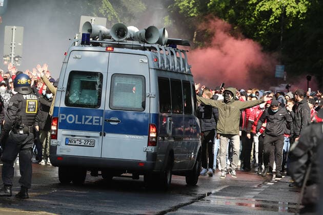 Cologne vs Kiel 1 FC Köln vs Holstein Kiel, relegation match, 26 05 2021, 18 30 hrs, fans 1 FC Köln on Junkersdorfer Strasse before the game, picture