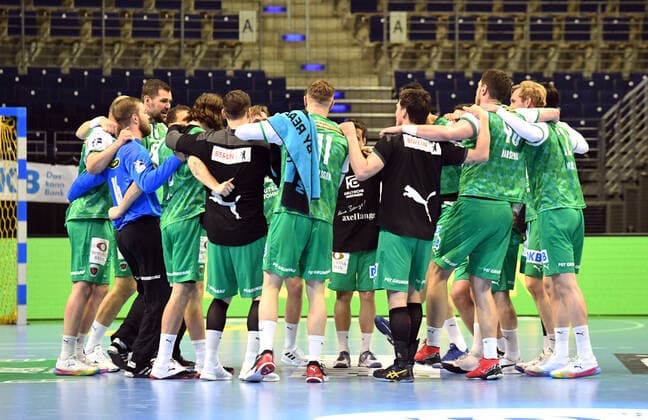 Handball, men, season 2020 2021, 1 Bundesliga 32 matchday , Füchse Berlin HC Erlangen, Füchse, jubilation after final whistle, 30 05 2021, Copyright: xSebastianxRäppoldx xMatthiasxKox