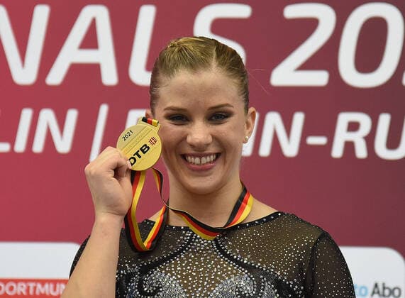 03 06 2021, xhbx, Gymnastics , German Championships Gymnastics 2021 emspor, v l Elisabeth Seitz MTV Stuttgart Award Ceremony DFL DFB REGULATIONS PROHIBIT ANY USE OF PHOTOGRAPHS as IMAGE SEQUENCES and or QUASI VIDEO Dortmund