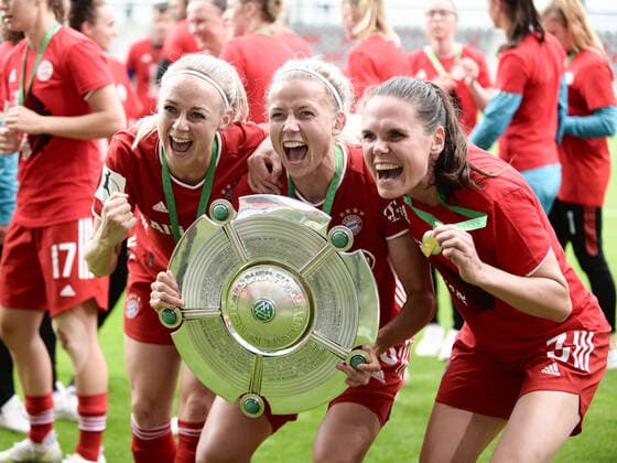 Amanda Ilestedt 14 FC Bayern Munich , Hanna, Glass 5 FC Bayern Munich and Simone Boye Sorensen 3 FC Bayern Munich with the championship trophy at the Flyeralarm womens Bundesliga match FC Bayern Munich Eintracht Frankfurt in the 2020 2021 season on 06 06 2021 Munich FC Bayern Bavaria Bayern Germany