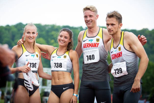 Running Night of the Sparkasse Gala Regensburg, 19 06 2021 The 4x400m Mixed Relay of the DLV runs in 3 13,57 minutes German Record from left Corinna Schwab GER LAC Erdgas Chemnitz , Ruth Sophia Spelmeyer Preuss GER VfL Oldenburg , Manuel Sanders GER LG Olympia Dortmund and Marvin Schlegel GER LAC Erdgas Chemnitz Running Night of the Sparkasse Gala on 19 06 2021 at the Staedtische Sportanlage Am Weinweg in Regensburg Bavaria Copyright: xBEAUTIFULxSPORTS R.xSchmittx
