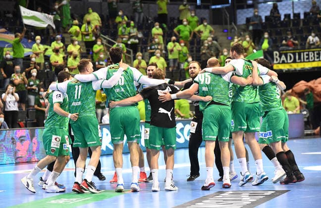 Handball, men, season 2020 2021, 1 Bundesliga 38 matchday , Füchse Berlin Bergischer HC, Füchse, jubilation after final whistle, 27 06 2021, Copyright: xSebastianxRäppold MatthiasxKochx