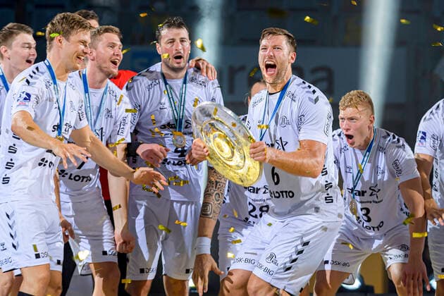 Mannheim, Germany 27 June 2021 HBL 20 21 Rhein Neckar Loewen vs THW Kiel v li Rune Dahmke THW Kiel , Magnus Landin THW Kiel , Domagoj Duvnjak THW Kiel , Harald Reinkind THW Kiel with the championship trophy Mannheim SAP Arena Baden Württemberg Germany