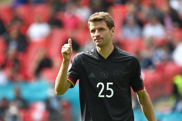 Thomas MUELLER GER , thumb up, gesture,thumbs up, action,single image,cropped single image,half figure,half figure eighth final, match M44, England ENG Germany GER 2 0 on 29 06 2021 in London Wembley Stadium Football EM 2020 from 11 06 2021 11 07 2021