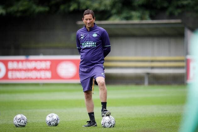 EINDHOVEN PSV coach Roger Schmidt during a PSV training session at PSV Campus De Herdgang on July 01, 2021 in Eindhoven, Netherlands ANP PIETER STAM DE YOUNG Dutch Eredivisie 2021 2022 xVIxANPxSportx xxANPxIVx 433256019
