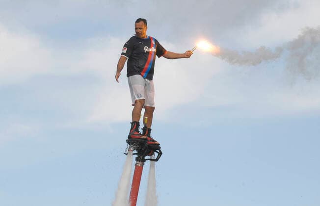 Presentation of the new Holstein jersey by flyboard, football, men, Holstein Kiel, press conference, season 2021 2022, 01 07 21 Kiel Sandhafen Schleswig Holstein Germany