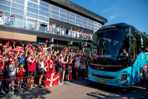 Danish fans receive the national team in front of Marienlyst Strandhotel in Helsingoer, after the players return home from the European Championship quarterfinals in Baku on July 4, 2021, Copenhagen  Copyright: NILSxMEILVANG NilsxMeilvangx cop103 spdk20210704-191923-L