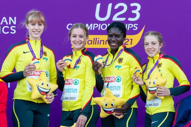 U23 European Championships 11 07 2021 The winning 4 x 100 m relay team of Germany with the gold medal at the award ceremony, f l n r Talea Prepens GER , Sophia Junk GER , Keshia Beverly Kwadwo GER , Lilly Kaden GER , at the U23 European Championships 11 07 2021 in Tallinn, EST Copyright: xBEAUTIFULxSPORTS TobiasxLacknerx