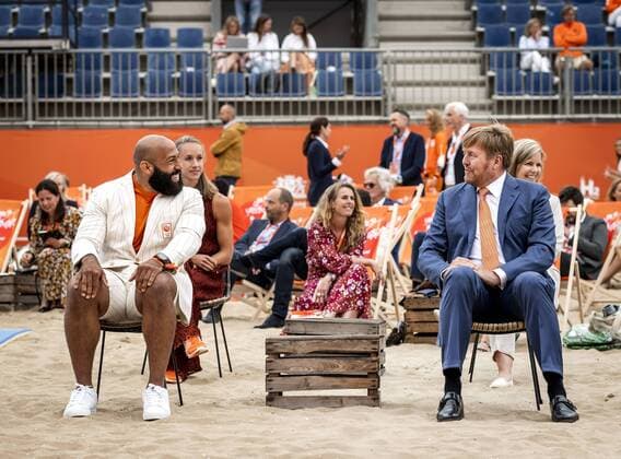 SCHEVENINGEN King Willem Alexander talks with judoka Roy Meyer during the opening of TeamNL Olympic Festival on the sports beach of The Hague The three week festival is dedicated to the Olympic Games that take place in Tokyo ANP ROYAL IMAGES REMKO DE WAAL xVIxANPxSportx xxANPxIVx 434242889
