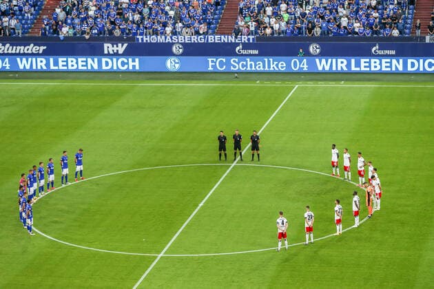 Minute of silence, GER, FC Schalke 04 vs HSV Hamburger SV Hamburg, Football, 2 Bundesliga, 1 Matchday, Season 2021 2022, 23 07 2021, DFB DFL regulations prohibit any use of photographs as image sequences and or quasi video , GER, FC Schalke 04 vs HSV Hamburger SV Hamburg, Football, 2 Bundesliga, 1 Matchday, Season 2021 2022, 23 07 2021 Gelsenkirchen Copyright: xEibner-Pressefoto GabrielxBoiax EP_GBA