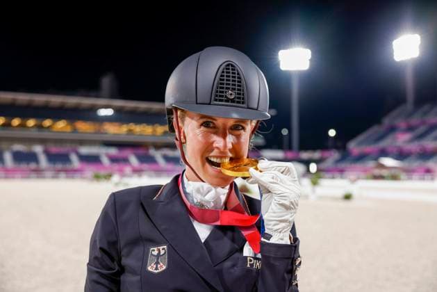 TOKYO Olympic Games Olympic Games 2021, TOKYO Olympic Games Olympic Games 2021 von BREDOW WERNDL Jessica GER Grand Prix Freestyle Medal Ceremony Individual Tokyo, Equestrian Park 28 July 2021